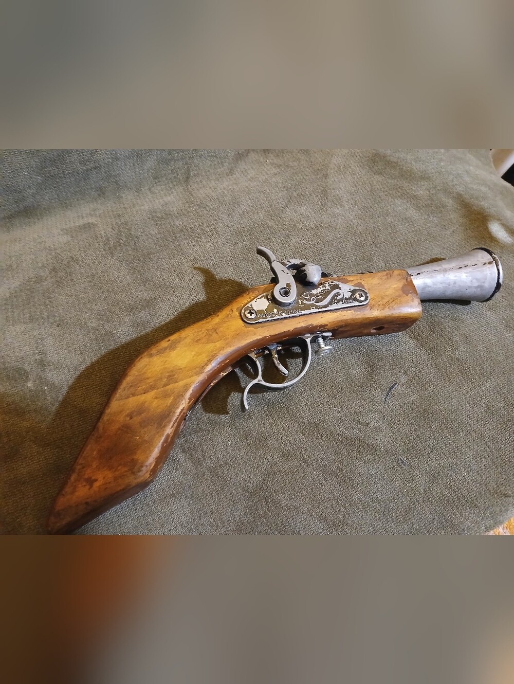 Antique-Style Wooden Flintlock Decorative Pistol Prop in Warm Brown and Silver